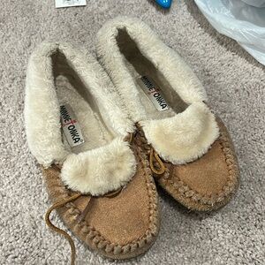 Minnetonka moccasins size 7